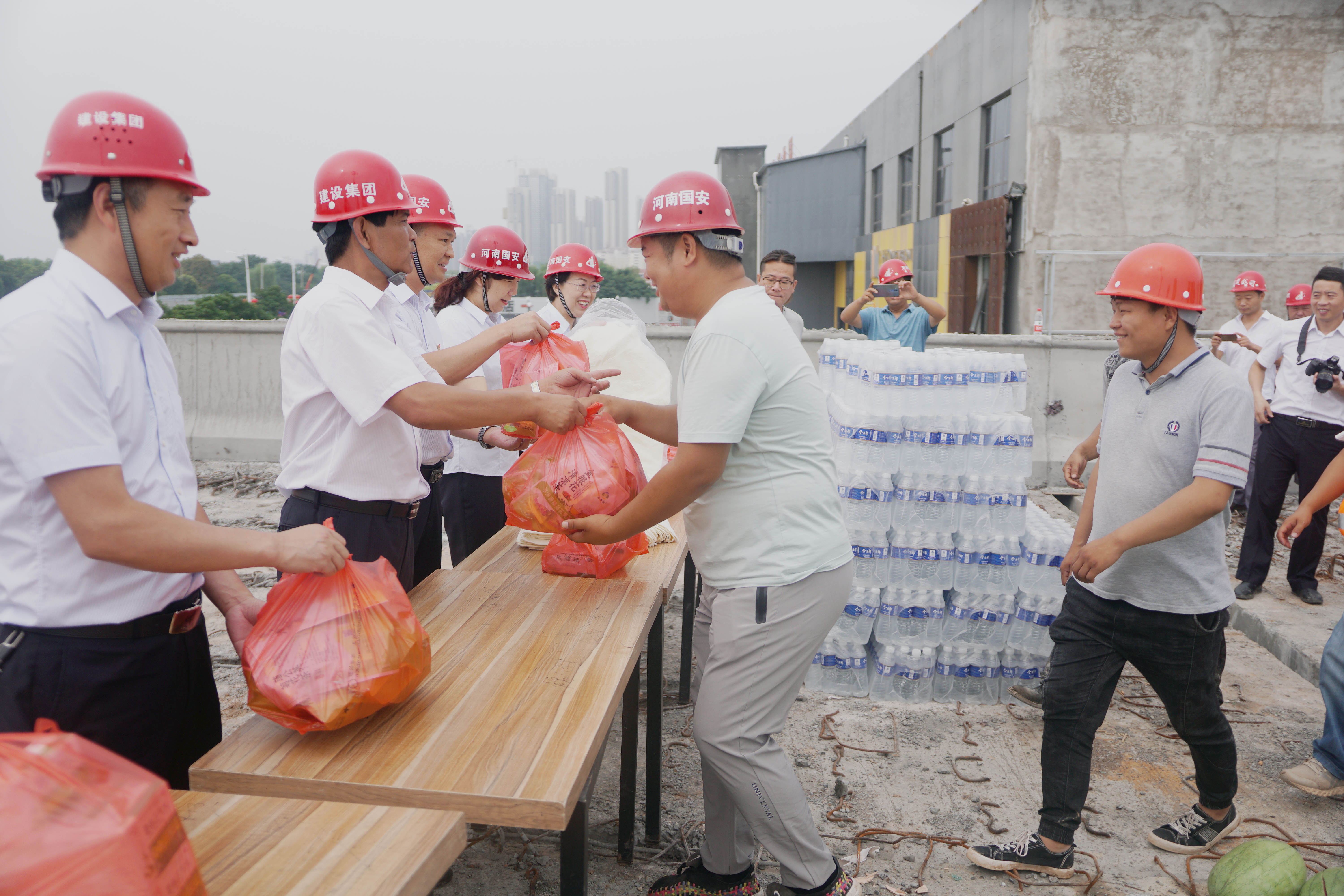 夏天车间太热员工怎么降温?车间夏季防暑降温措施_搜狐汽车_搜狐网